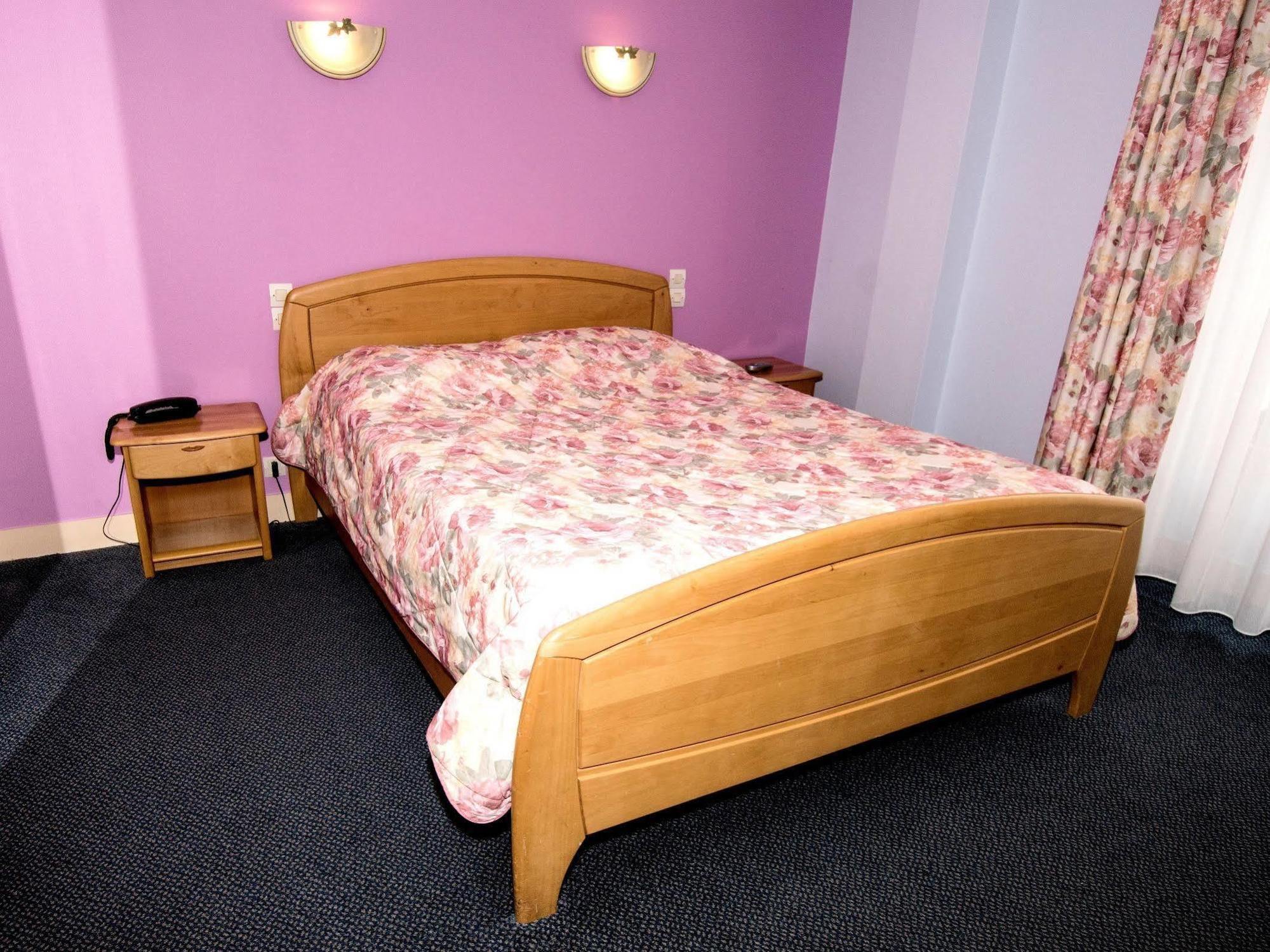 Brou Hotel Le Plat D'Etain מראה חיצוני תמונה